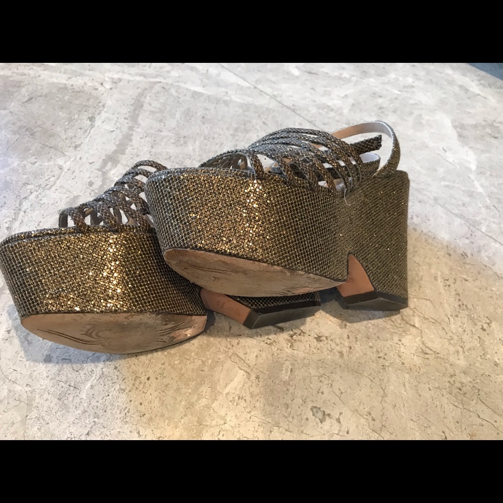 Shoes - Picture 3 of 4